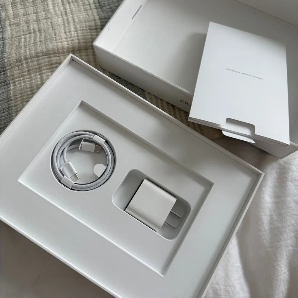 Apple iPad - Silver